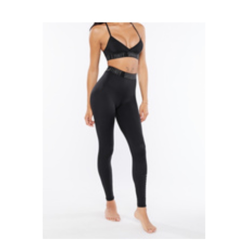 Like new savage fenty black forever savage legging in black caviar size large